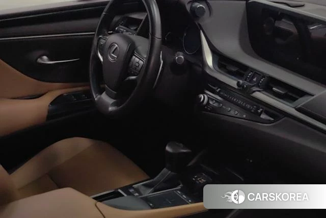 Lexus ES id 4279294 из Китая 13