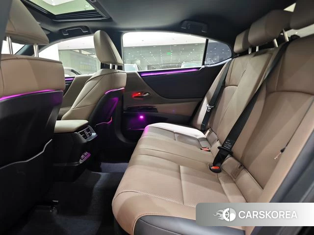 Lexus ES 2023 Черный из Китая, фото 4