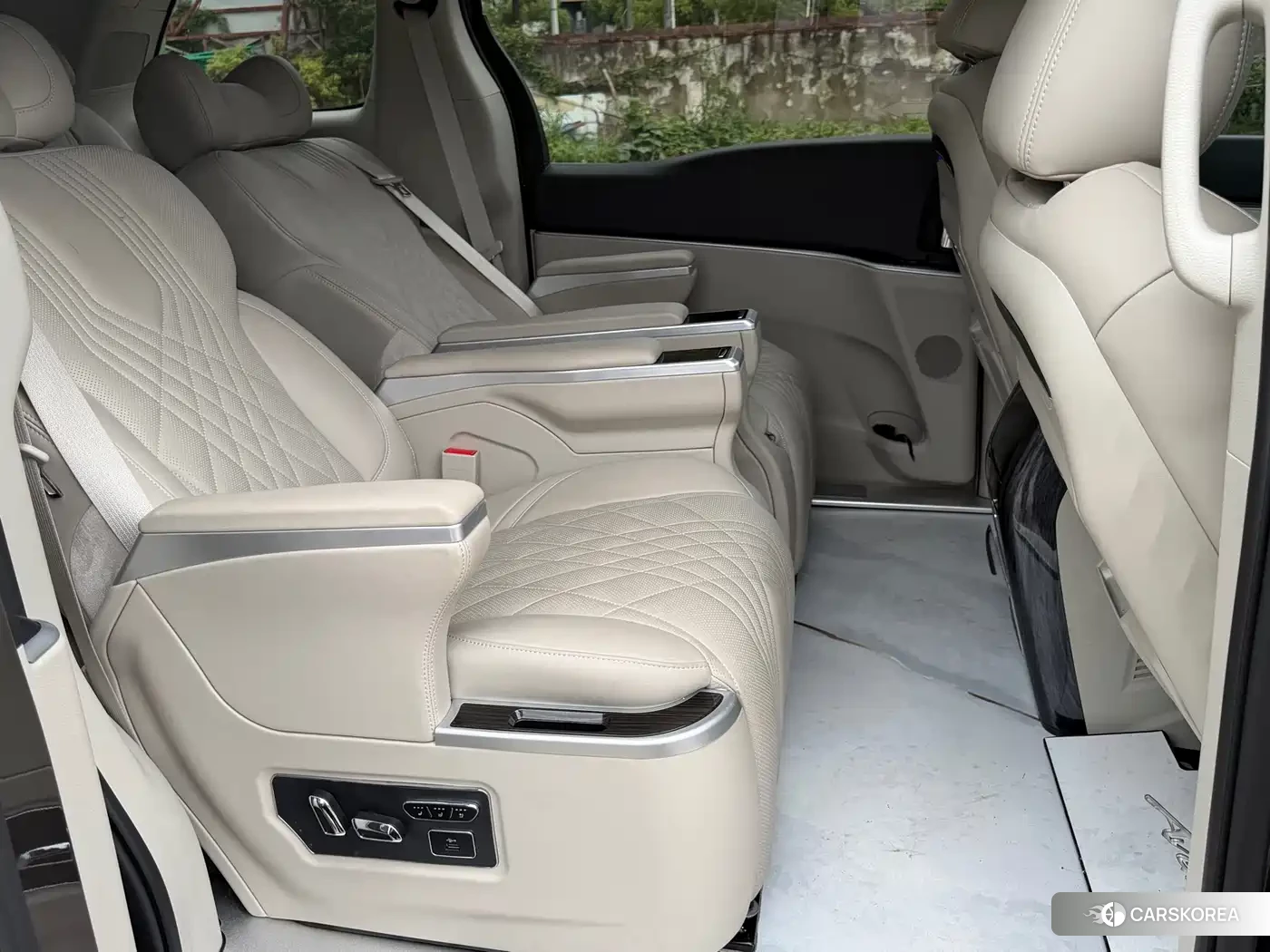 Buick GL8 2023 Champagne/brown из Китая, фото 3