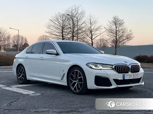 BMW 5 Series (G30) 2023 Белый из Кореи, фото 6