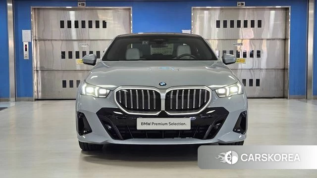 BMW 5 Series (G60) id 4897652 из Кореи 13