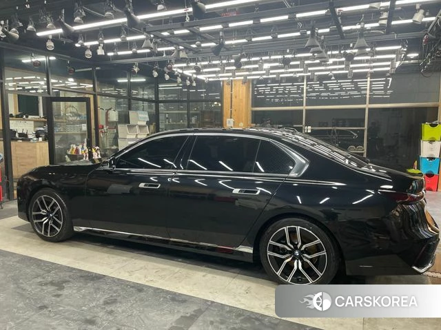 BMW 7 Series (G70) 2024 Черный из Кореи, фото 3