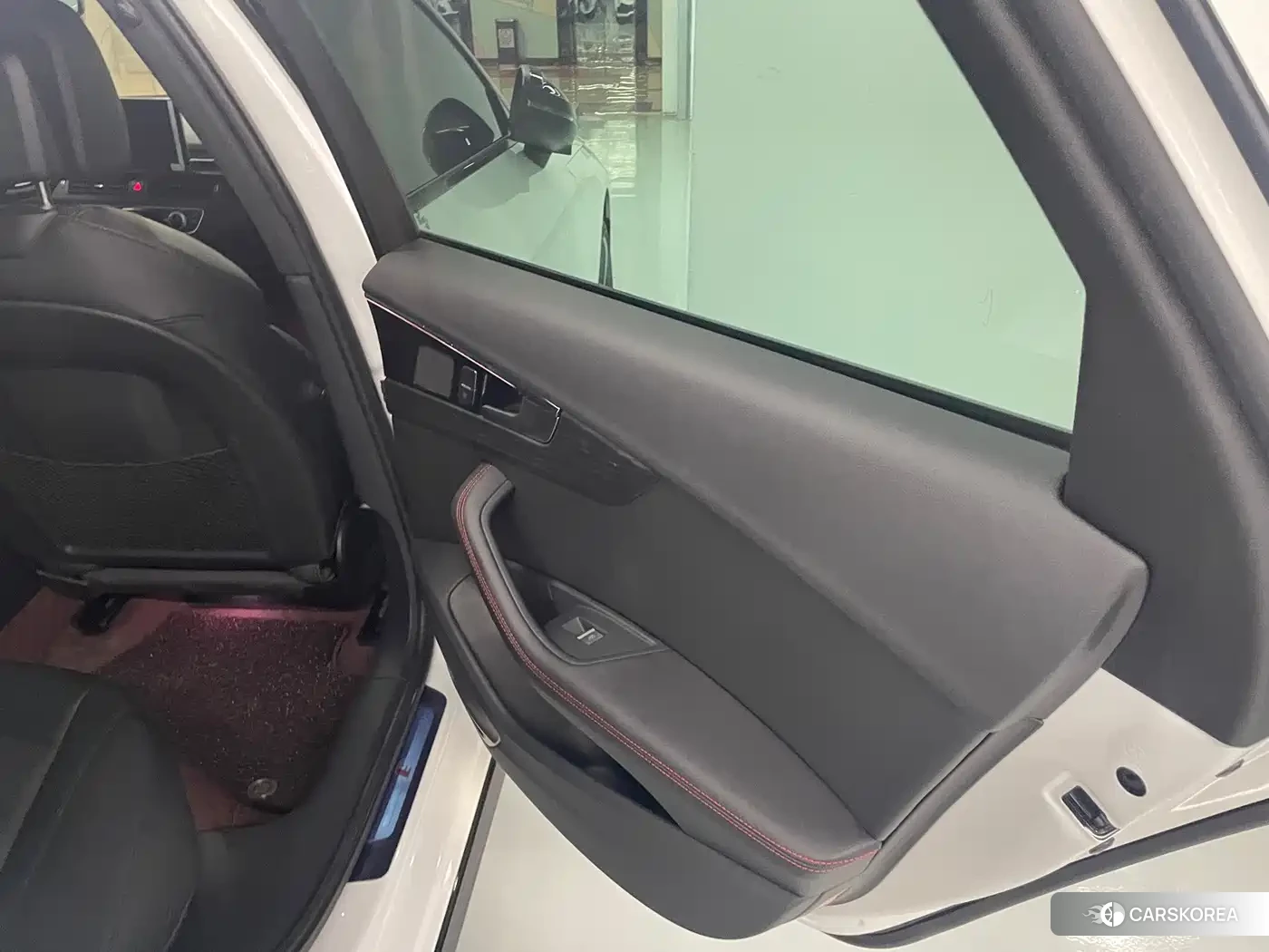 Audi A4L id 4664629 из Китая 9