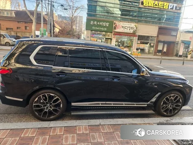 BMW X7 (G07) 2024 Черный из Кореи, фото 3