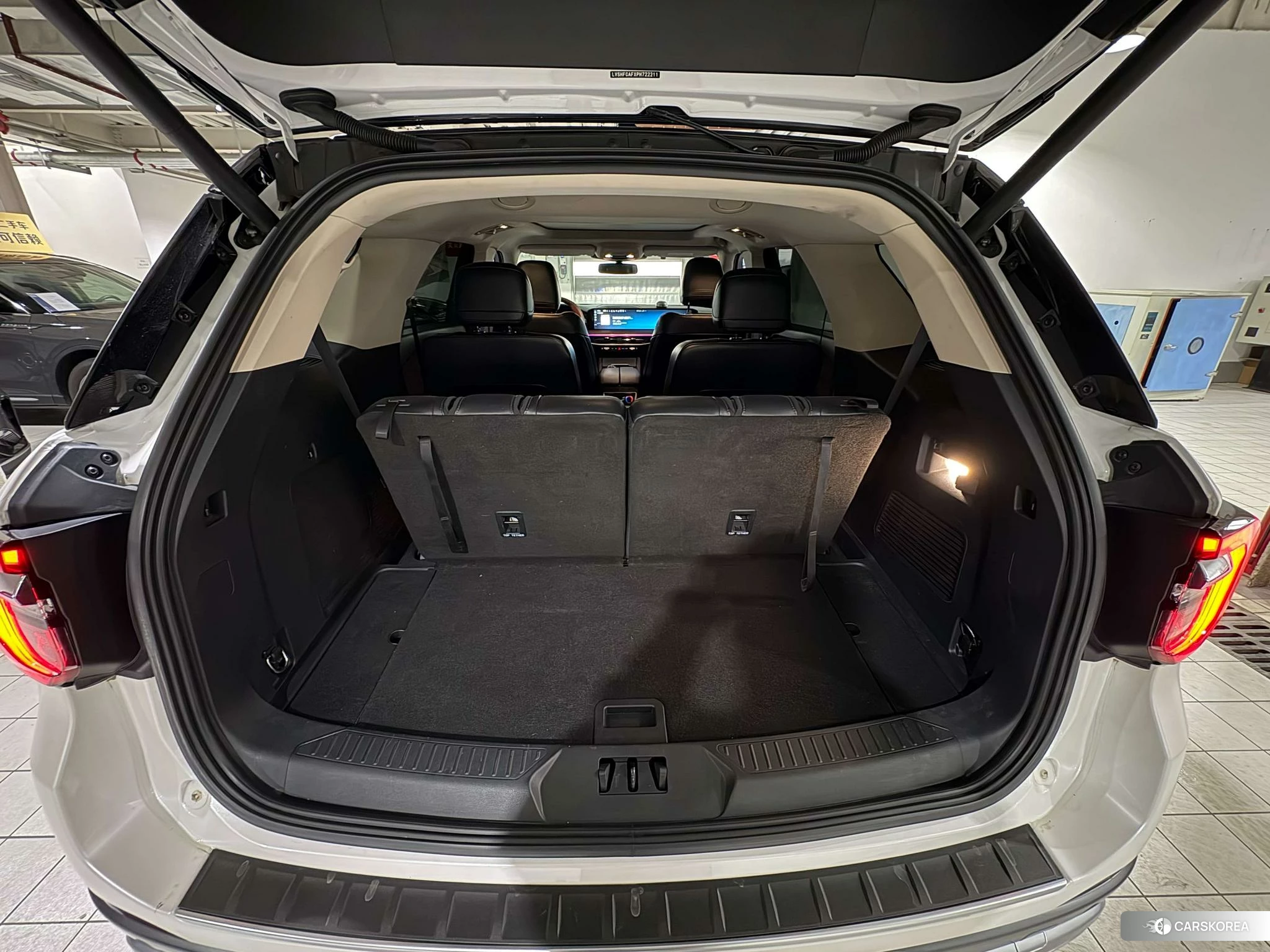 Ford Explorer 2022 Белый из Китая, фото 4
