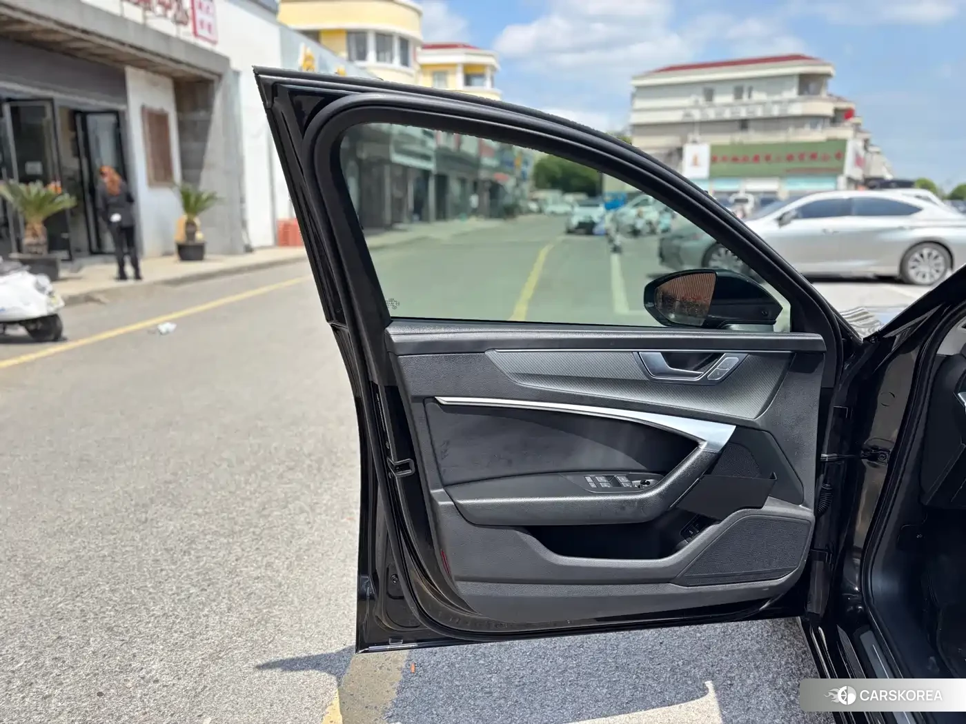 Audi A6L id 4565070 из Китая 13