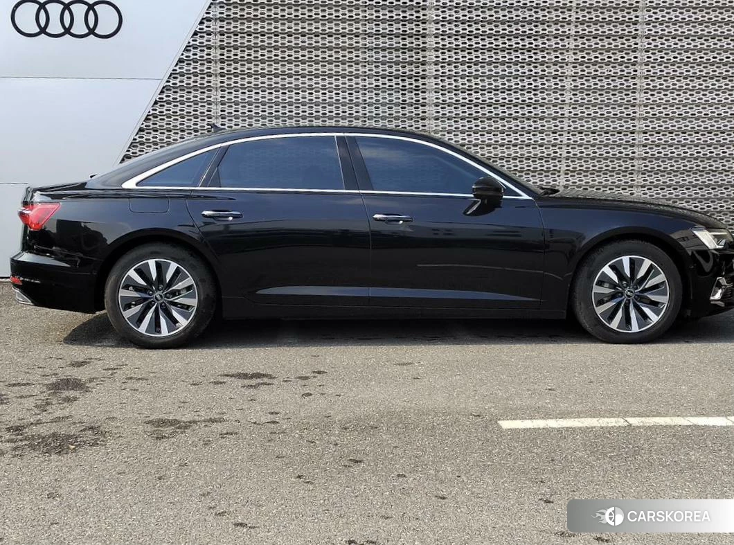 Audi A6L id 4513752 из Китая 8