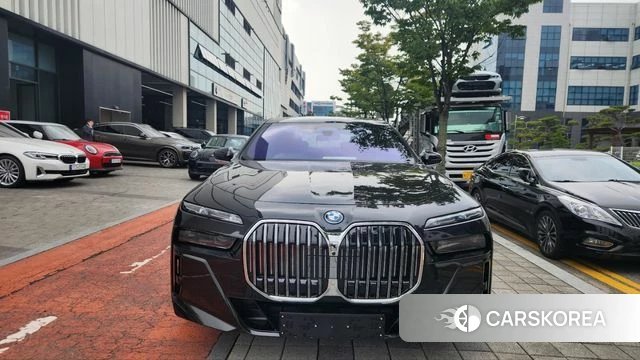BMW 7 Series (G70) id 3896414 из Кореи 8