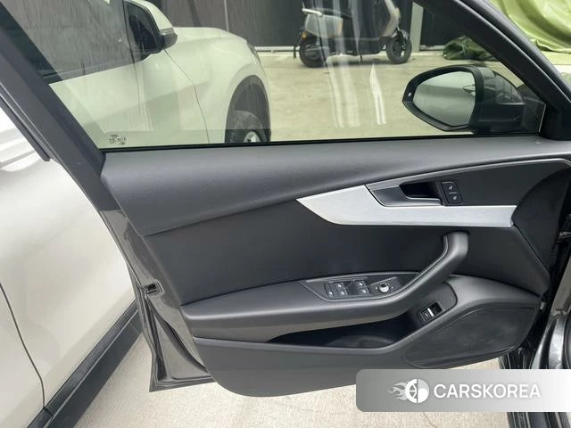 Audi A4L 2022 Темно-серый из Китая, фото 4