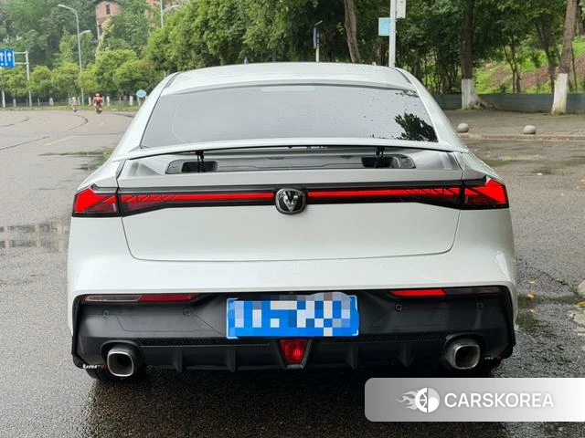 Chang'an UNI-V 2023 Белый из Китая, фото 3
