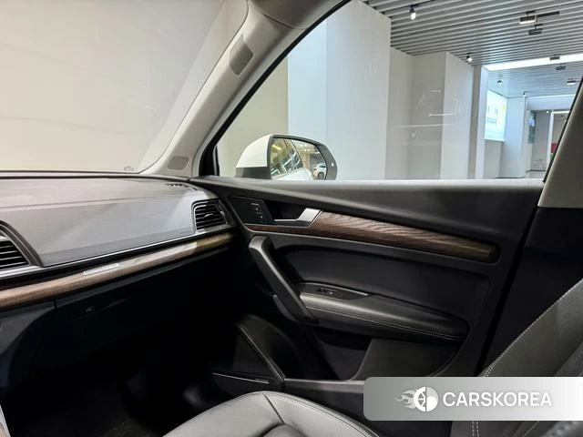Audi Q5L id 3837333 из Китая 23