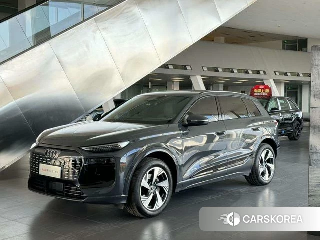 Audi Q6L e-tron 2025 Темно-серый из Китая, фото 4