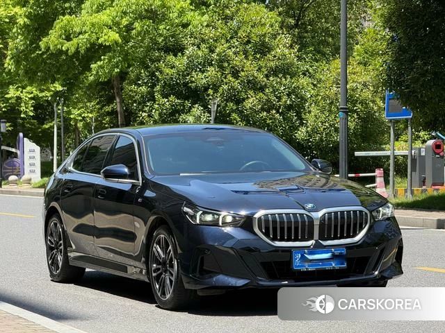 BMW 5 series 2025 Черный из Китая, фото 3
