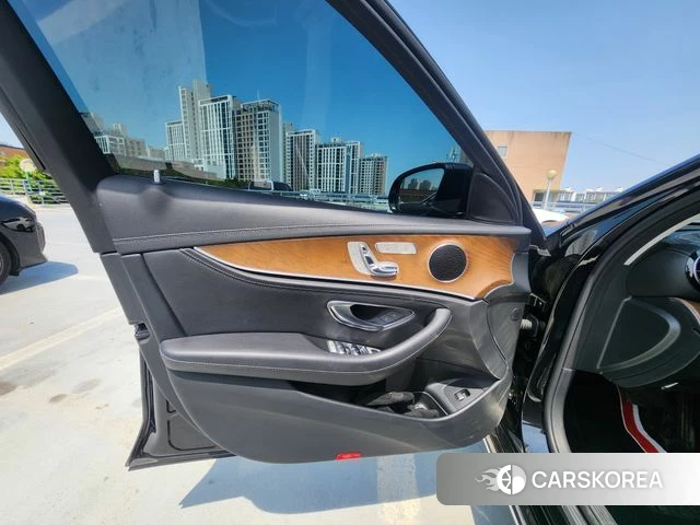 Mercedes-Benz E-Class W213 2018 Черный из Кореи, фото 3