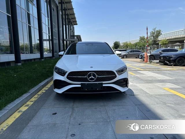 Mercedes-Benz Class A 2023 Белый из Китая, фото 3