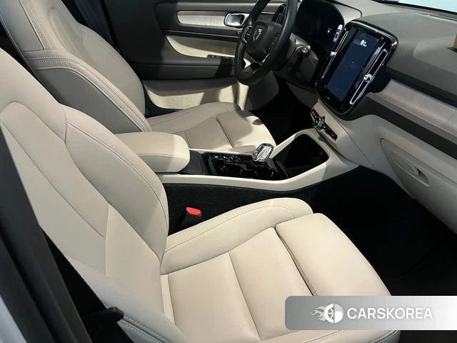 Volvo XC40 2025 Белый из Кореи, фото 3