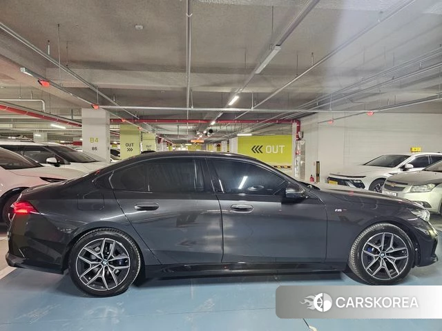 BMW 5 Series (G60) id 3952557 из Кореи 11