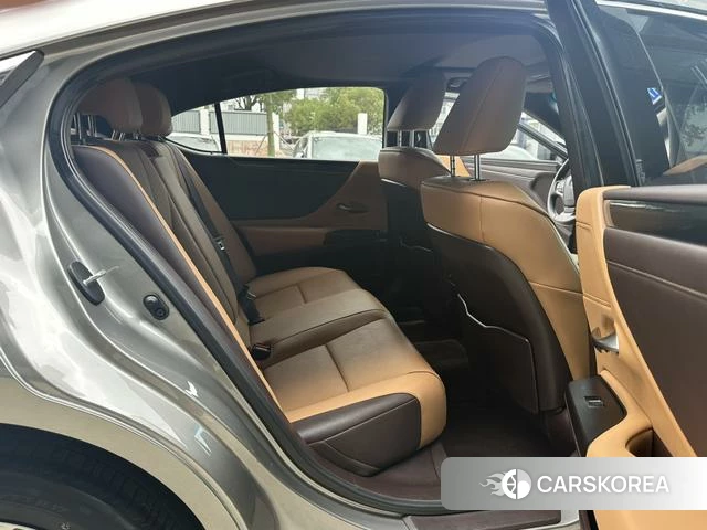 Lexus ES 2021 Серебристо-серый из Китая, фото 5