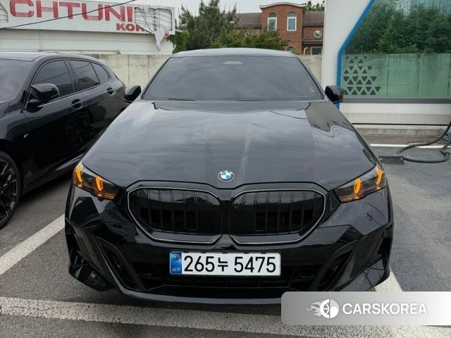 BMW 5 Series (G60) 2025 Черный из Кореи, фото 3