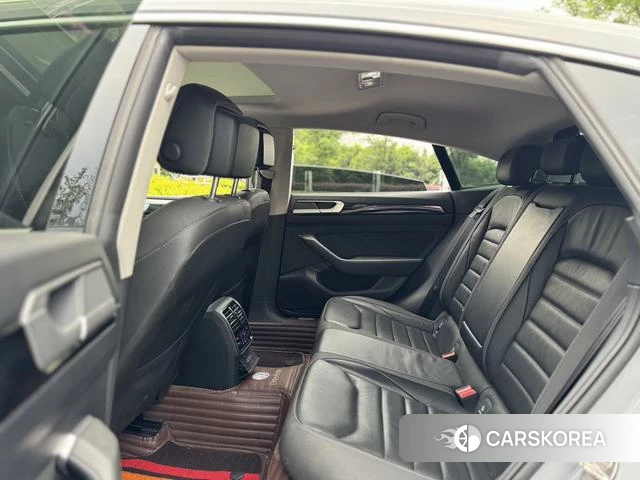 Volkswagen CC 2022 Темно-серый из Китая, фото 3
