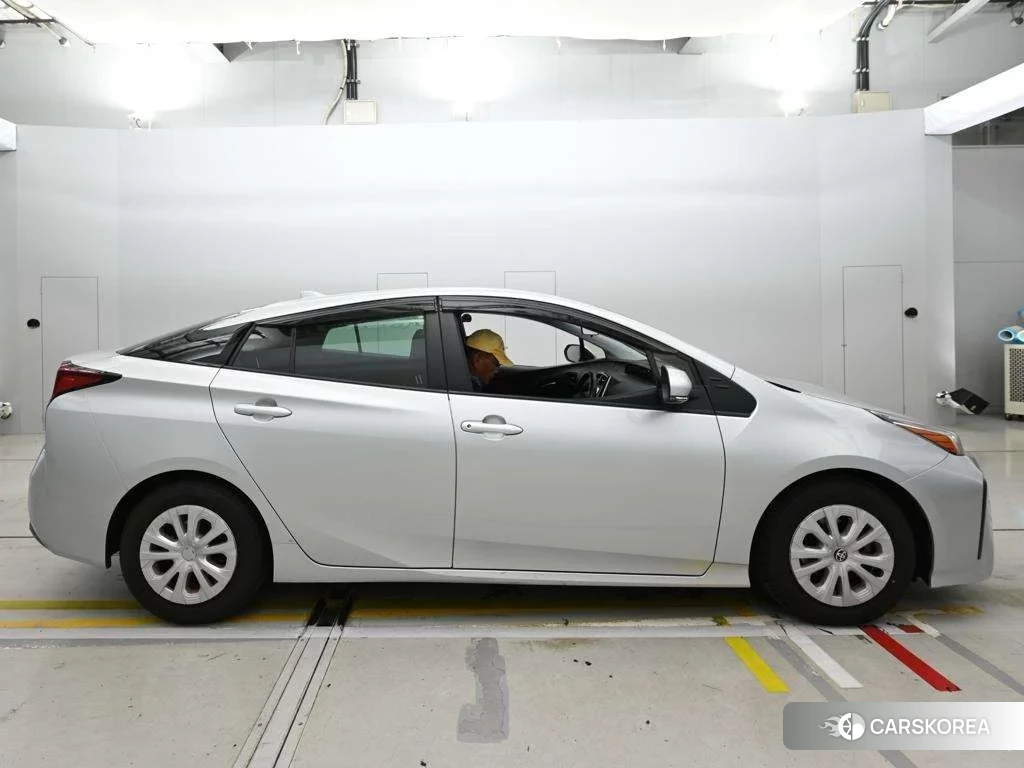 Toyota Prius 2021 из Японии, фото 3