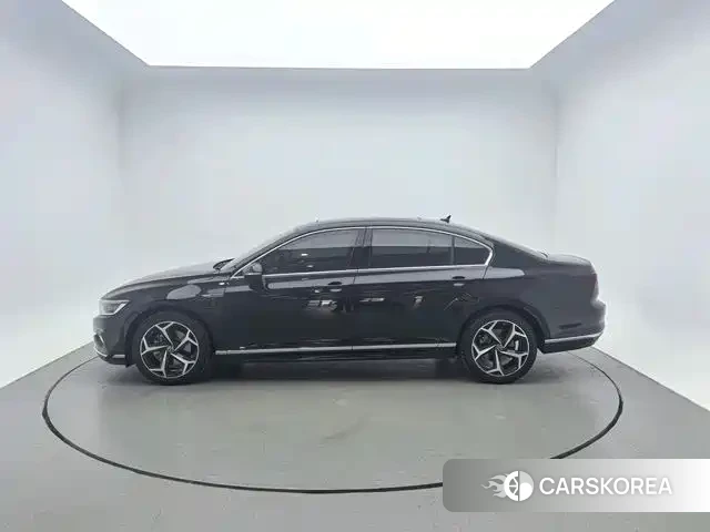 Volkswagen Magotan 2025 Черный из Китая, фото 3