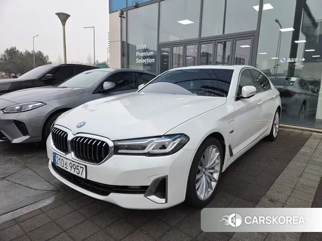 BMW 5 Series (G30) 2023 Белый из Кореи, фото 3