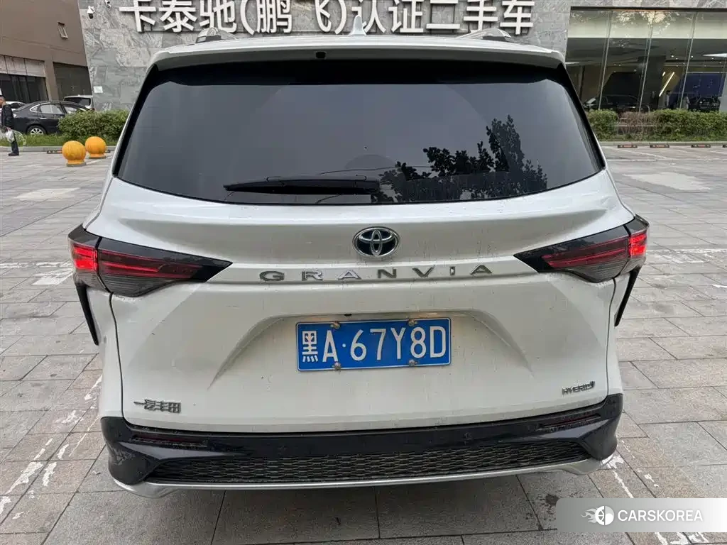 Toyota Grevia 2024 Белый из Китая, фото 3