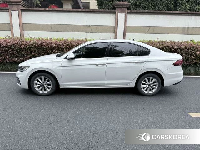 Volkswagen Bora 2022 Белый из Китая, фото 3