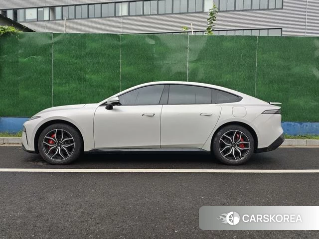 Dongfeng Yipai Yipai 007 2025 Серебристо-серый из Китая, фото 3