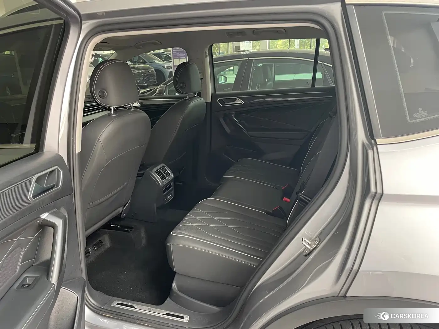 Volkswagen Tiguan L 2022 Silver/gray из Китая, фото 3