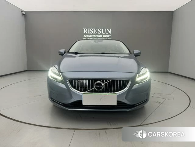 Volvo V40 2019 Синий из Китая, фото 3