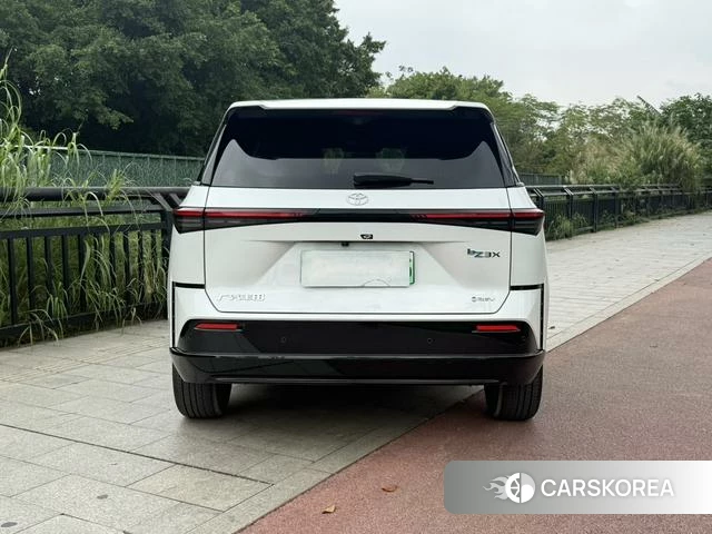 Toyota Platinum Wisdom 3X 2025 Белый из Китая, фото 3