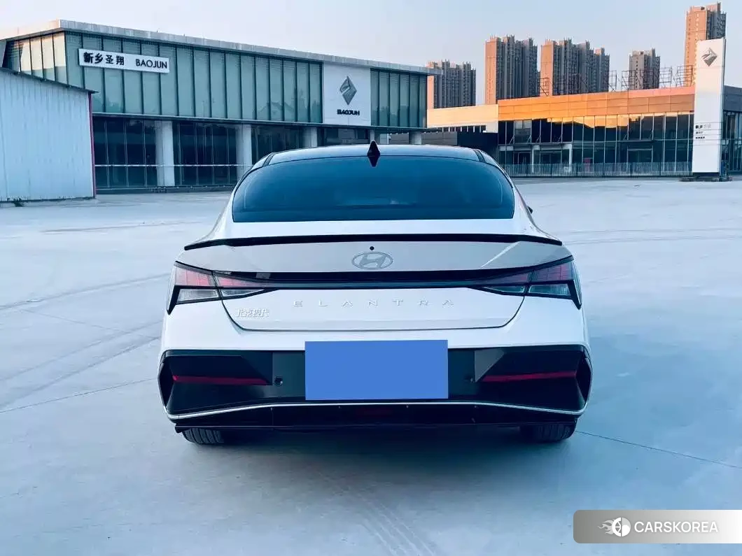Hyundai Elantra 2023 Белый из Китая, фото 3