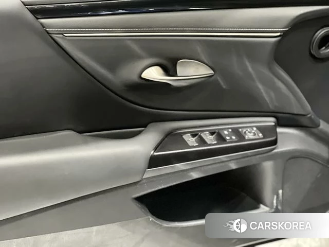 Lexus ES id 4276298 из Китая 11