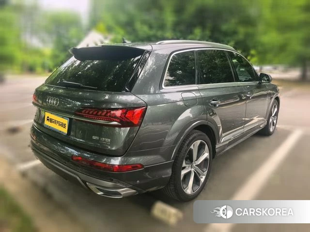 Audi Q7 2023 Темно-серый из Китая, фото 3