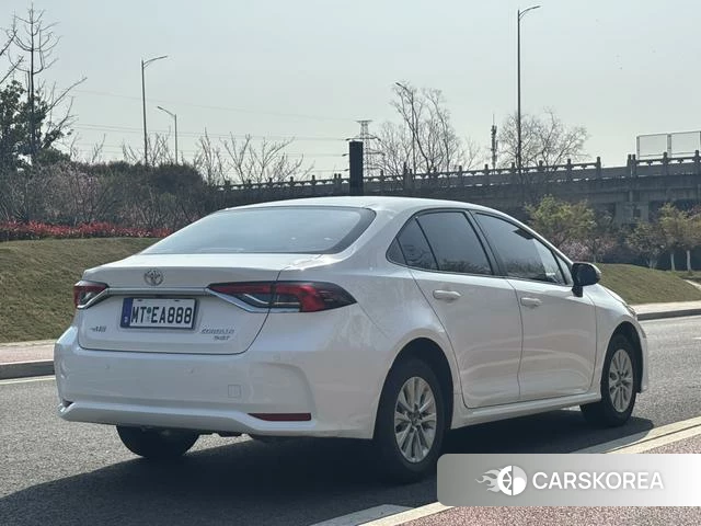 Toyota Corolla 2023 Белый из Китая, фото 3