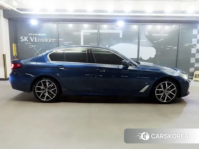 BMW 5 Series (G30) id 3384961 из Кореи 13