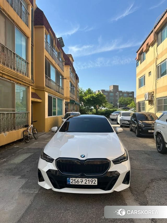 BMW 5 Series (G60) 2025 Белый из Кореи, фото 5