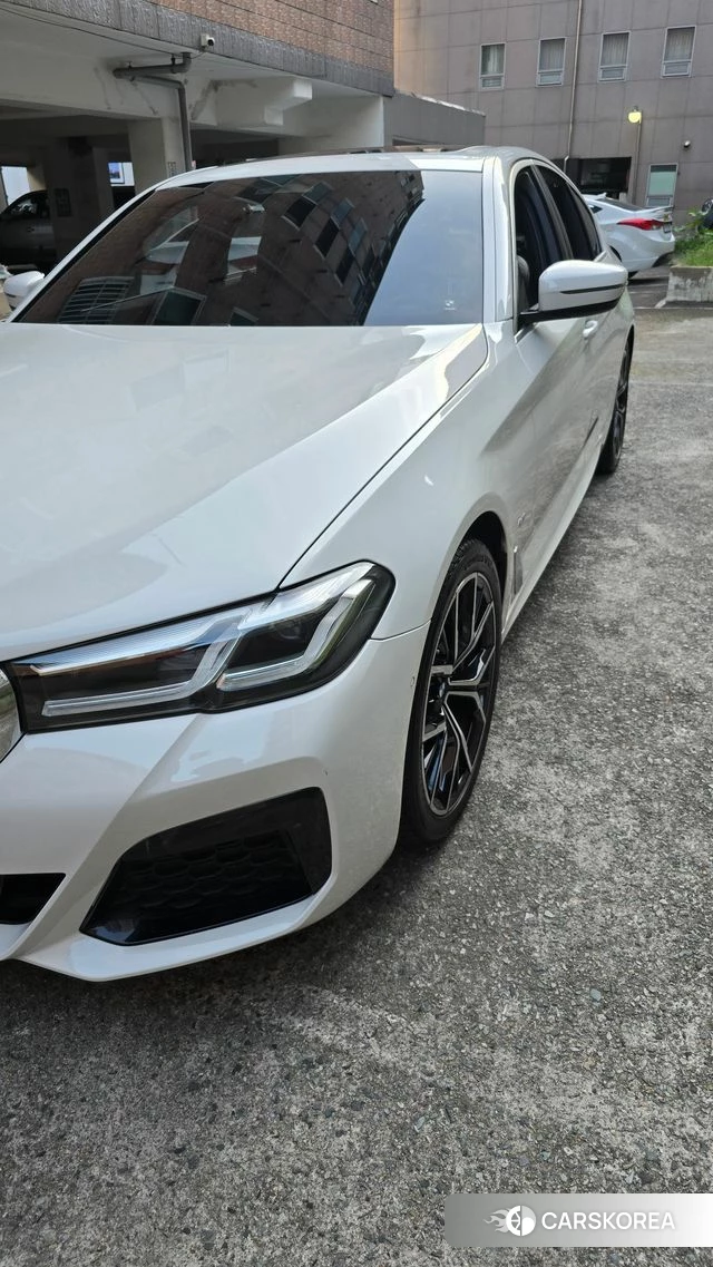 BMW 5 Series (G30) 2022 Белый из Кореи, фото 3