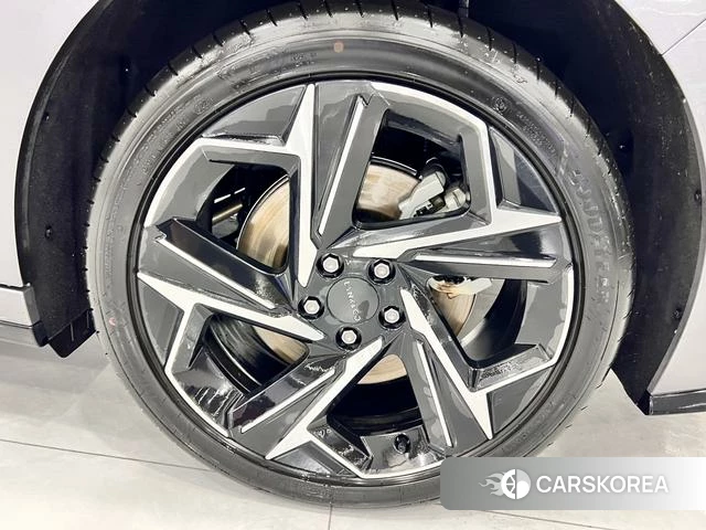 Lynk 07 EM-P 2025 Серебристо-серый из Китая, фото 3