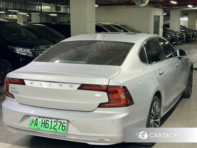 Volvo S90 PHEV 2023 Серебристо-серый из Китая, фото 3
