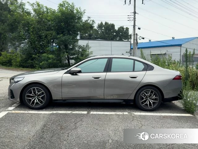 BMW 5 Series (G60) id 4589647 из Кореи 13