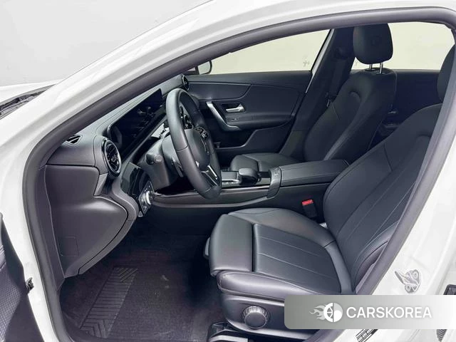 Mercedes-Benz Class A 2022 Белый из Китая, фото 3
