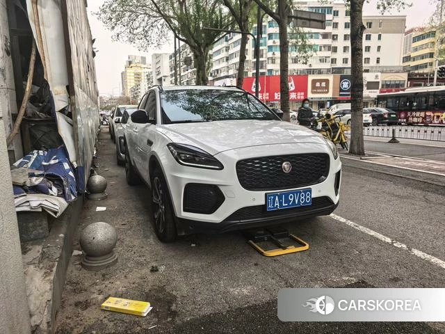Jaguar E-PACE 2024 Белый из Китая, фото 3