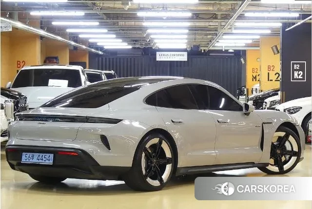 Porsche Taycan id 3745324 из Кореи 13