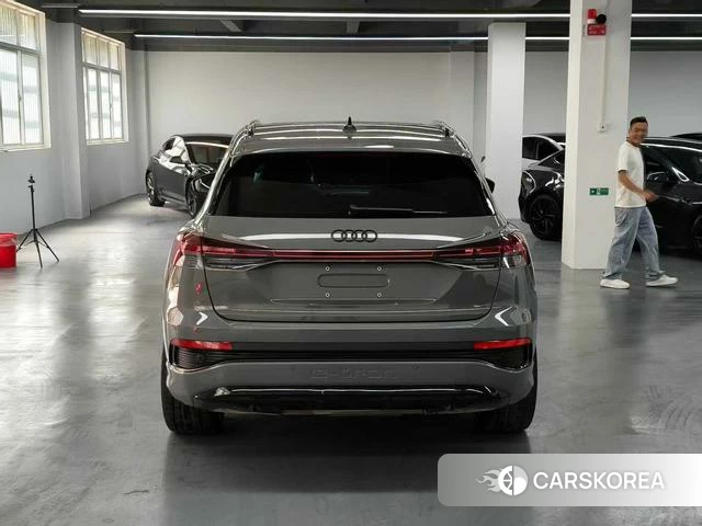 Audi Q4 e-tron 2024 Темно-серый из Китая, фото 3