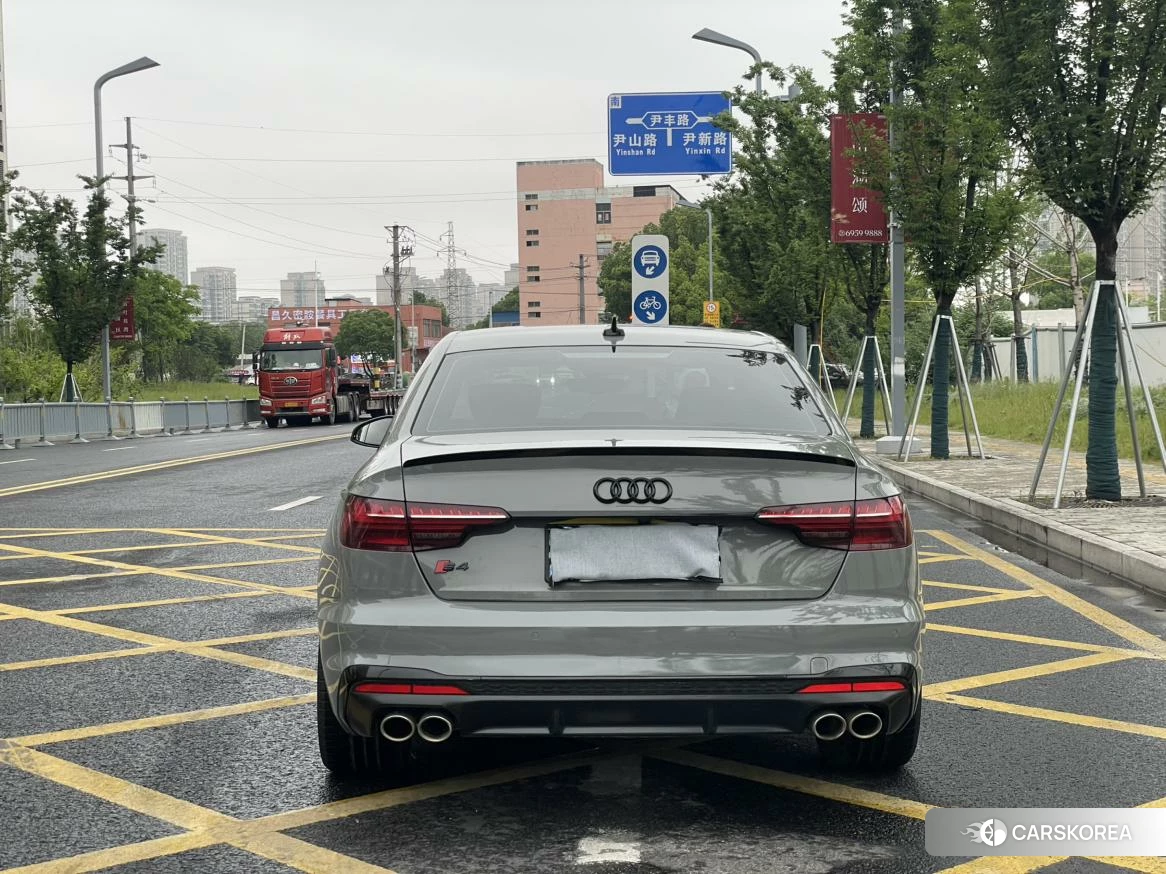 Audi S4 2020 Темно-серый из Китая, фото 3