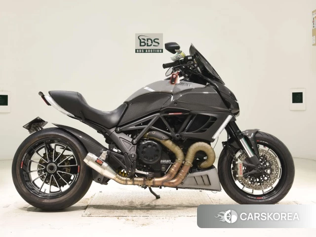 Проданный Ducati DIAVEL CARBON 2012 из Японии, фото 2