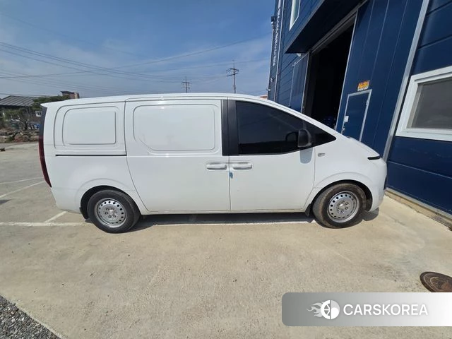 Hyundai Staria 2025 Белый из Кореи, фото 3